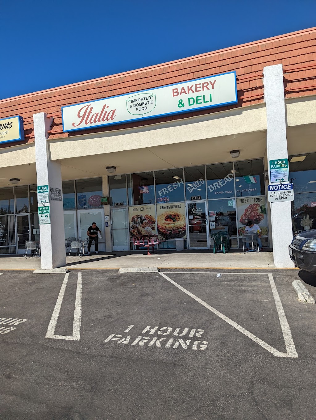 Italia Bakery & Deli | 11134 Balboa Blvd, Granada Hills, CA 91344, USA | Phone: (818) 360-2913