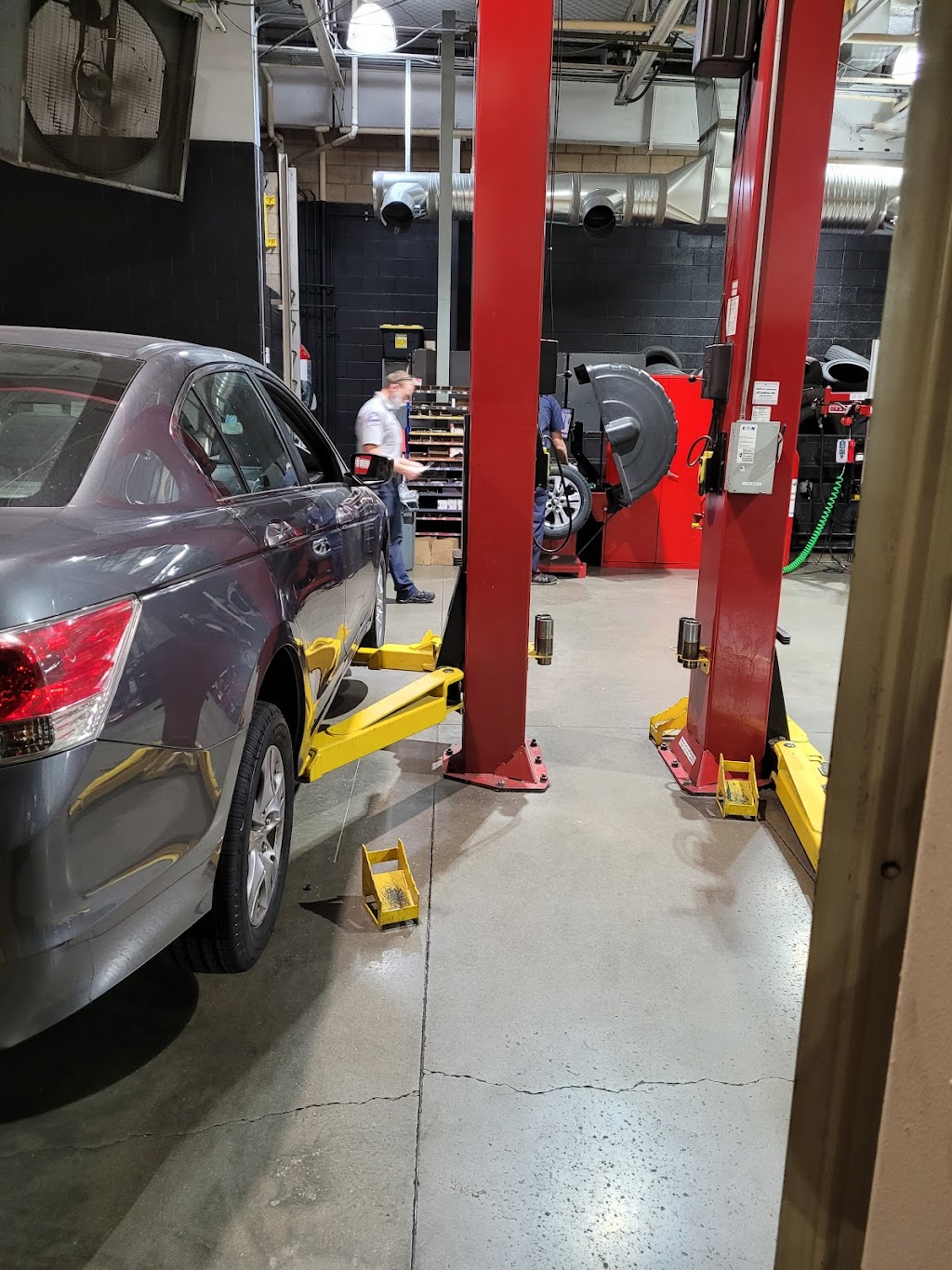 Costco Tire Service Center | 595 S Galleria Way, Chandler, AZ 85226, USA | Phone: (480) 375-2051