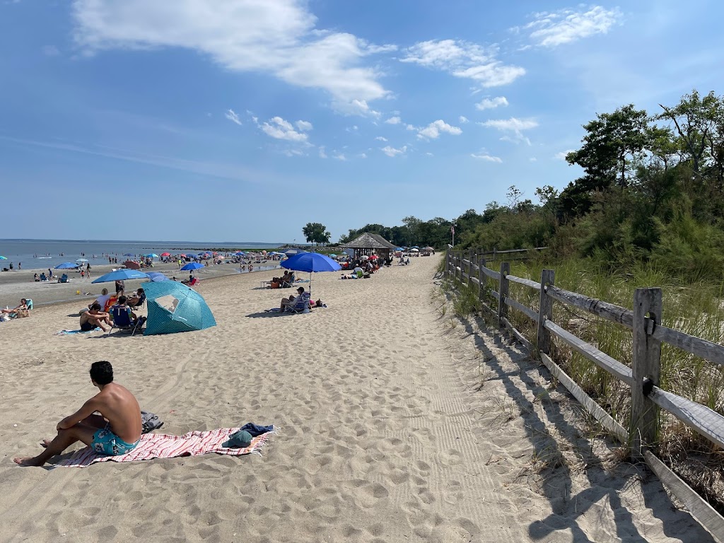 Greenwich Point Beach | 11 Tods Driftway, Old Greenwich, CT 06870 | Phone: (203) 622-7700