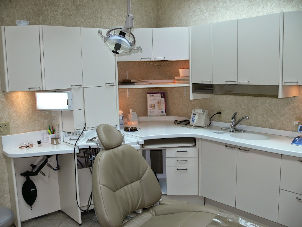 Village Square Dental Centre | 249 St Catharines St, Smithville, ON L0R 2A0, Canada | Phone: (905) 957-2311