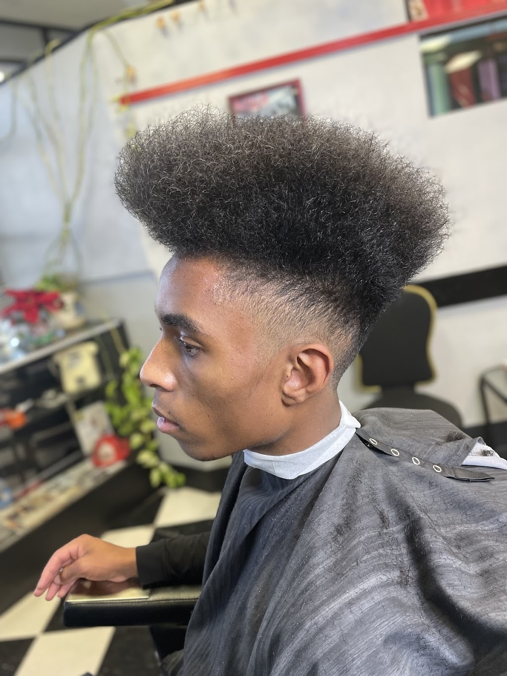 Carl Q Cuts | 190 Sierra Ct c2, Palmdale, CA 93550, USA | Phone: (803) 903-2275