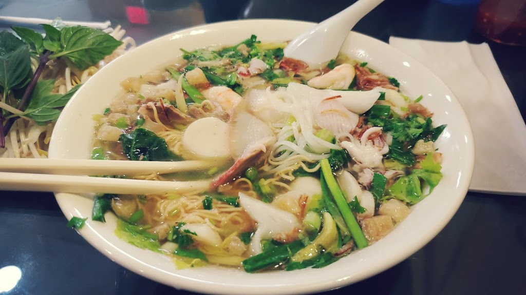 Pho Golden | 3004 Pine Ave, Niagara Falls, NY 14301 | Phone: (716) 215-6151