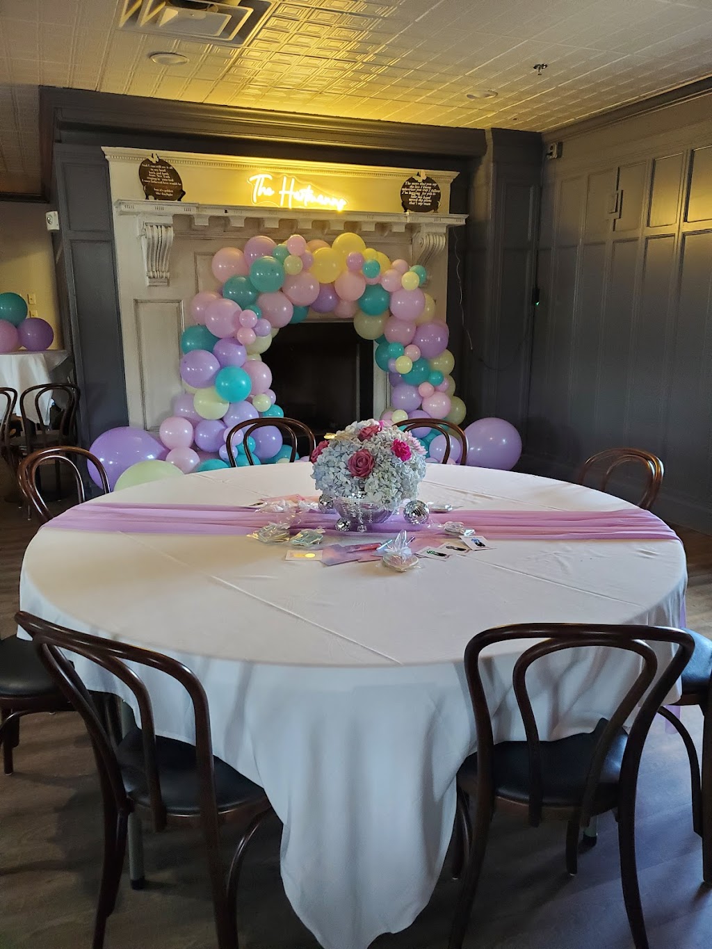 Beacons Restaurant | 85 Providence Hwy, East Walpole, MA 02032, USA | Phone: (508) 734-6460