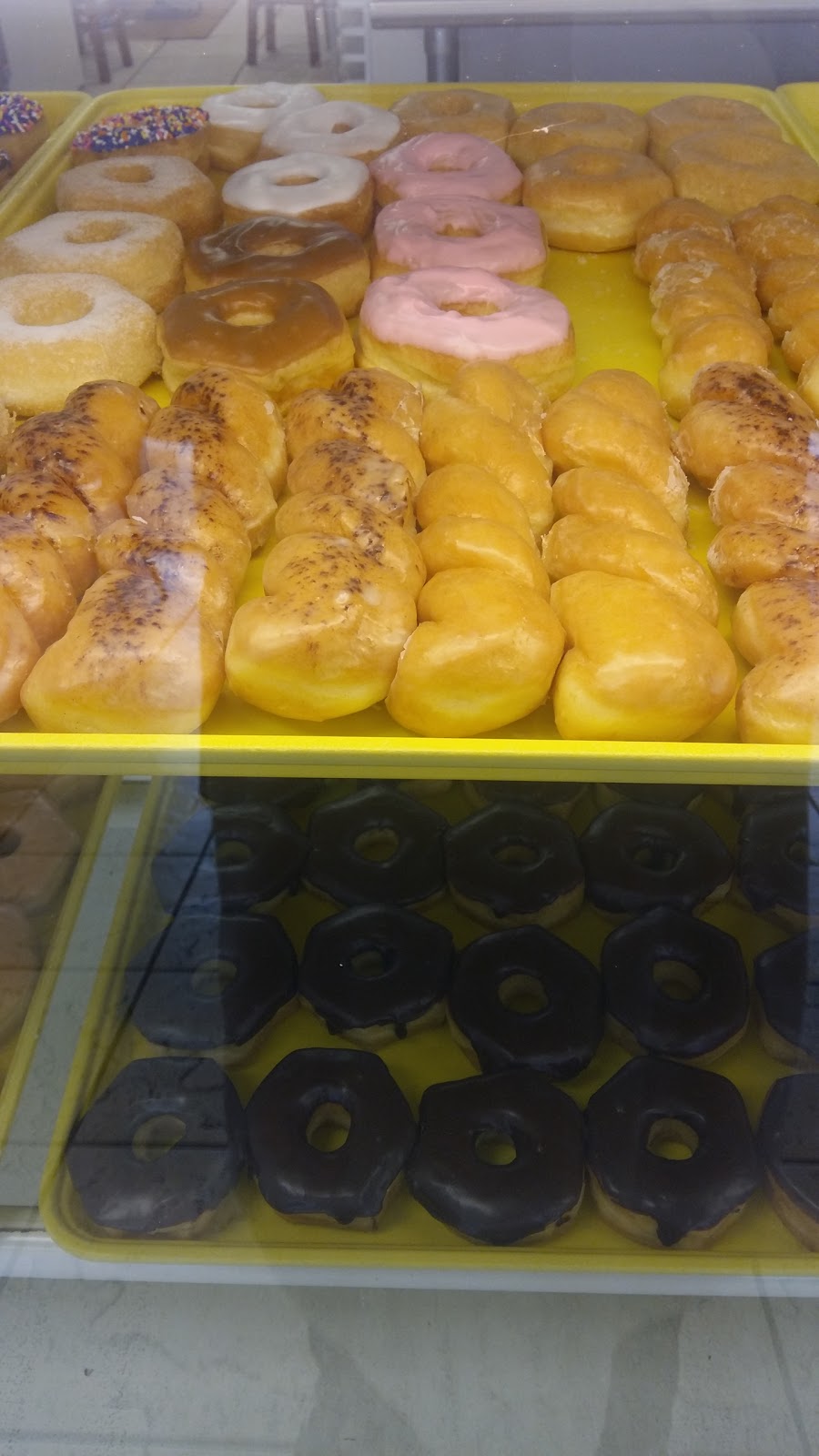 Y Donut | 2344 SE Green Oaks Blvd, Arlington, TX 76018, USA | Phone: (817) 633-3232