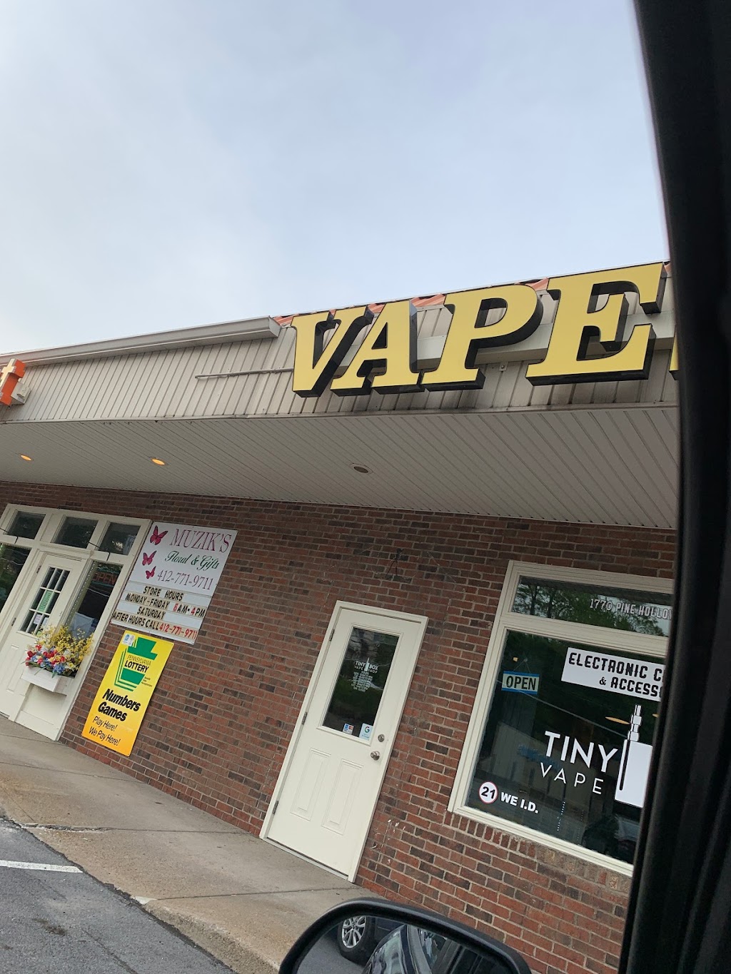 Tiny Box Vape Shop | 1770 Pine Hollow Rd suite B, McKees Rocks, PA 15136, USA | Phone: (412) 557-1475