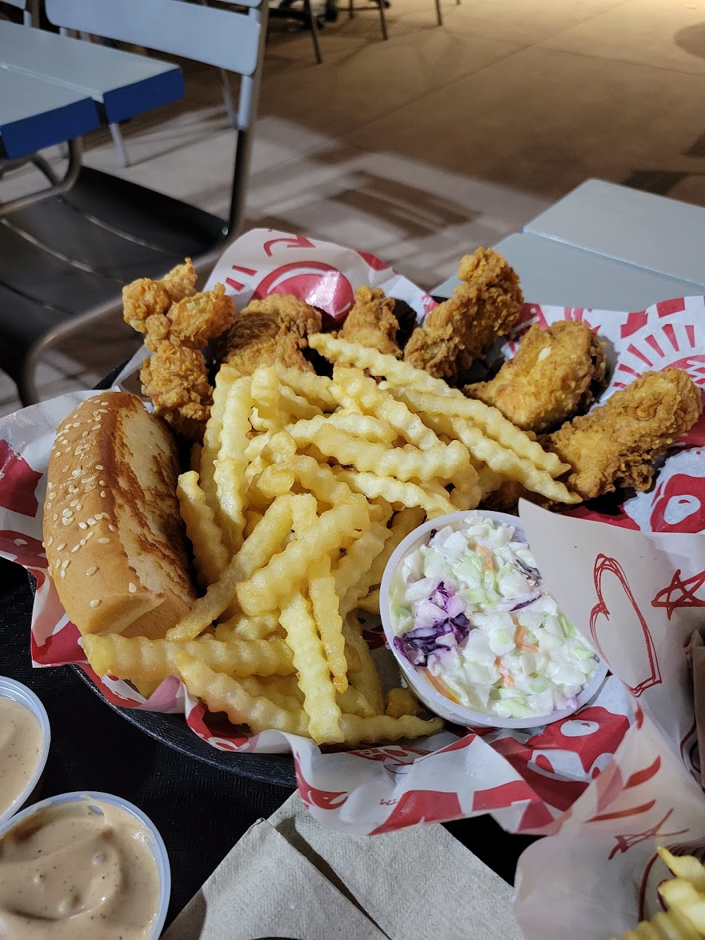 Raising Canes Chicken Fingers | 855 E Alosta Ave, Azusa, CA 91702, USA | Phone: (626) 633-0069