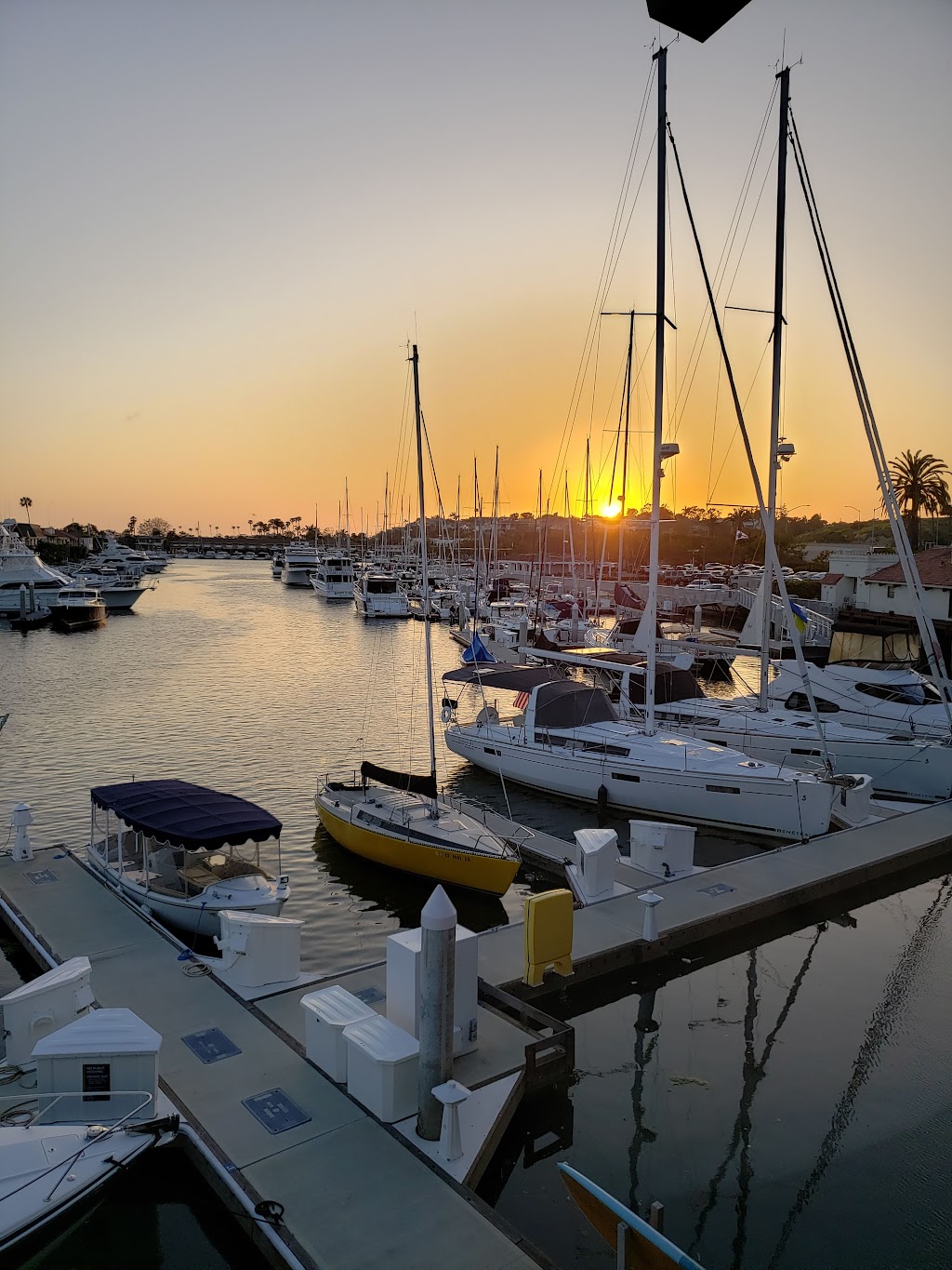 Tavern House Kitchen + Bar | 333 Bayside Dr, Newport Beach, CA 92660, USA | Phone: (949) 673-8464
