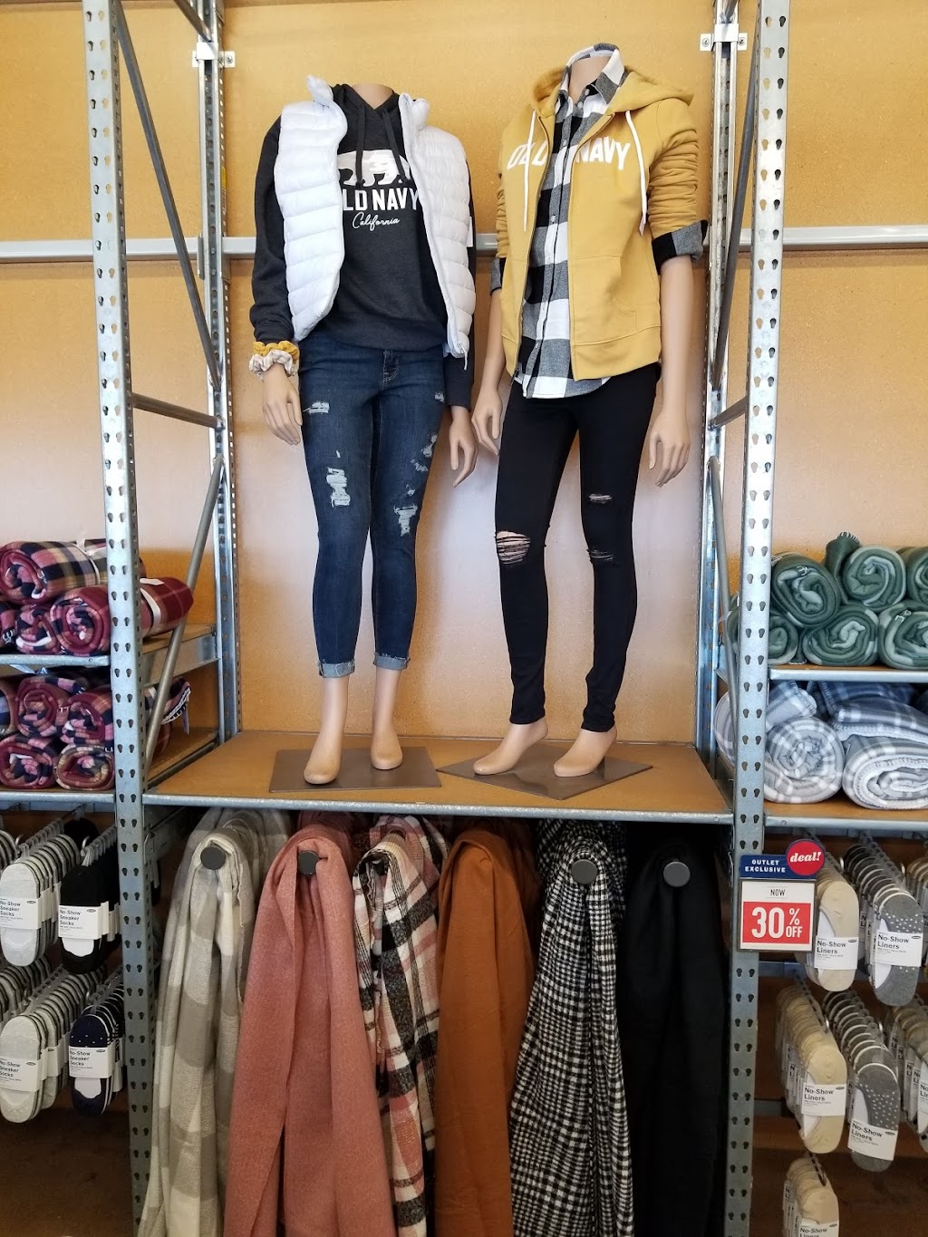 Old Navy Outlet | 6415 Labeaux Ave NE, Albertville, MN 55301, USA | Phone: (612) 424-3541