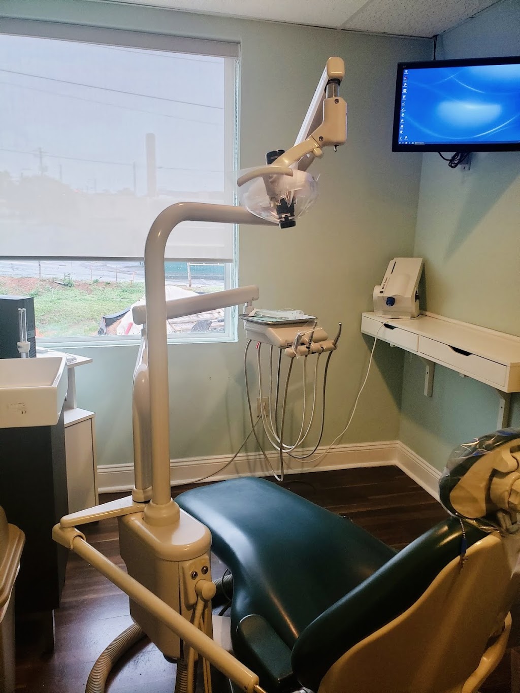 Plus One Dental Associates: Geiger Gina L DDS | 2380 Benjamin E Mays Dr SW A, Atlanta, GA 30311, USA | Phone: (404) 758-1055