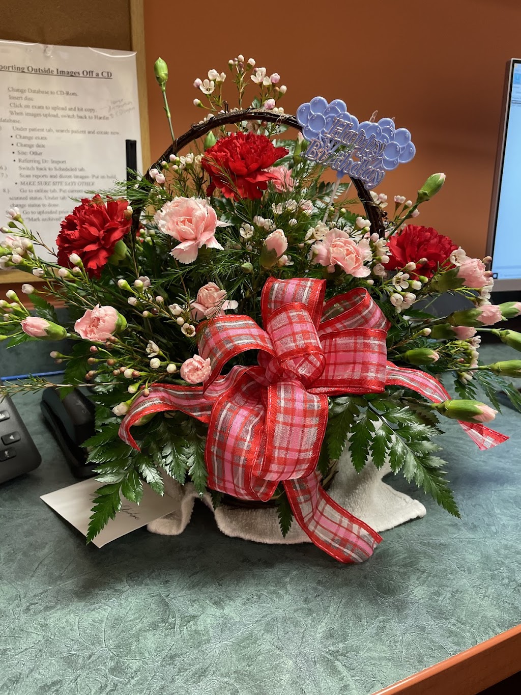 Pats Florist & Gifts, INC | 125 W Broadway, Brandenburg, KY 40108 | Phone: (270) 422-4999