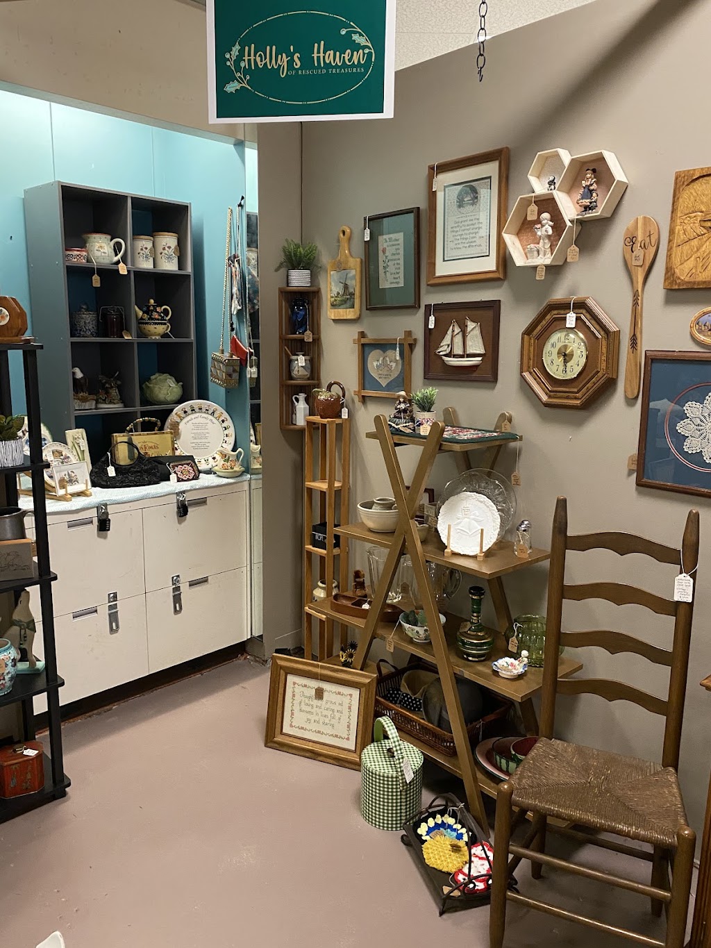 Blue Octopus Antiques & Artisans | 201 E Meadow Rd Suite B, Eden, NC 27288, USA | Phone: (336) 612-2575