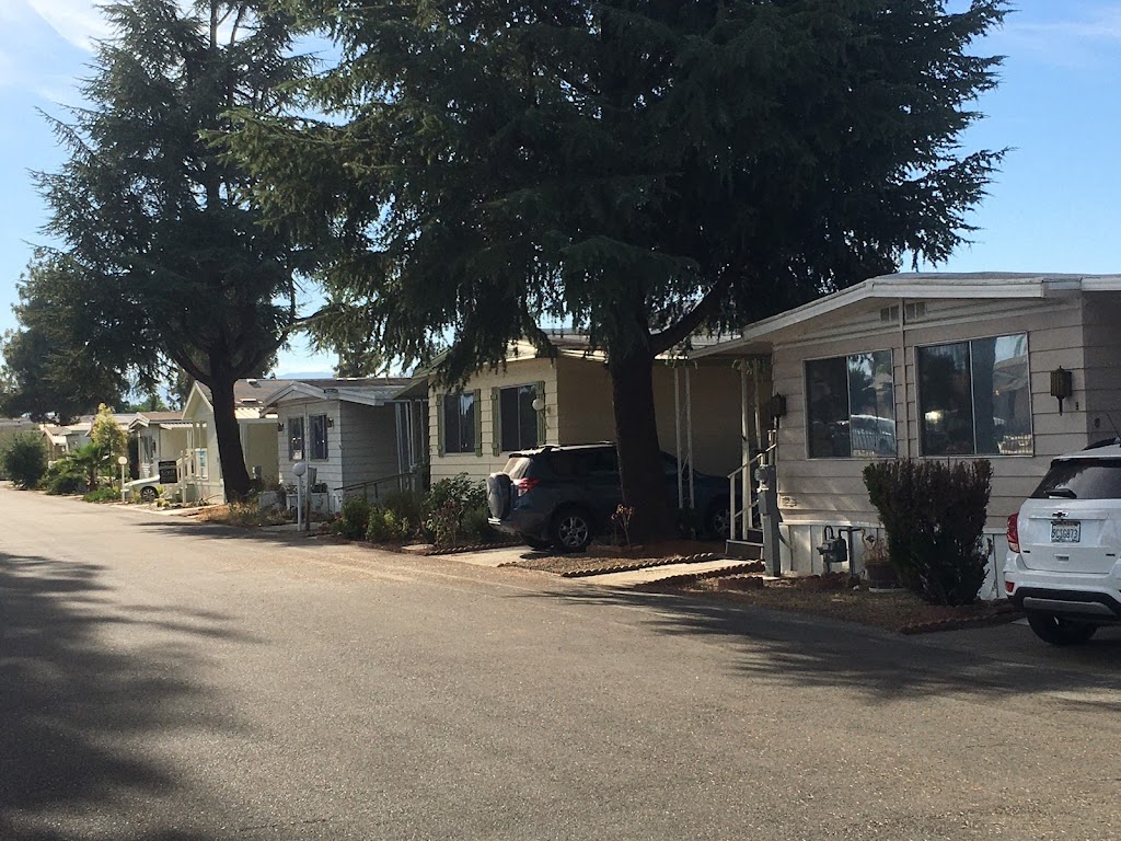 London Spires Mobile Home Community | 725 W Thornton Ave, Hemet, CA 92543, USA | Phone: (951) 658-1818