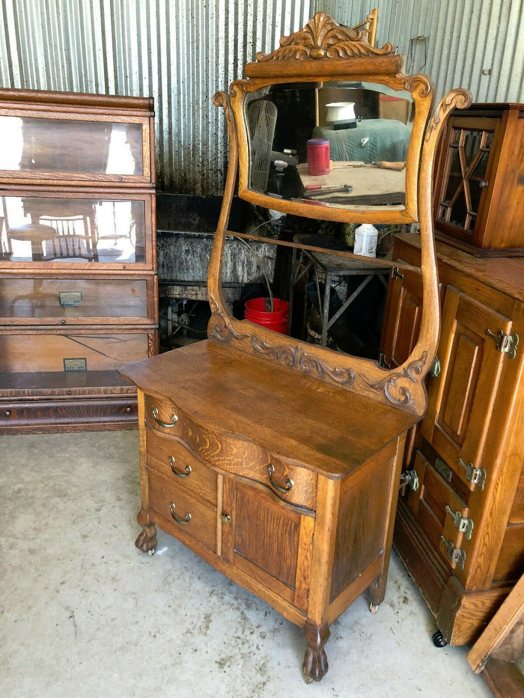 WoodeN Heart Antiques | 105 Vance St, Taylor, TX 76574, USA | Phone: (512) 365-6178