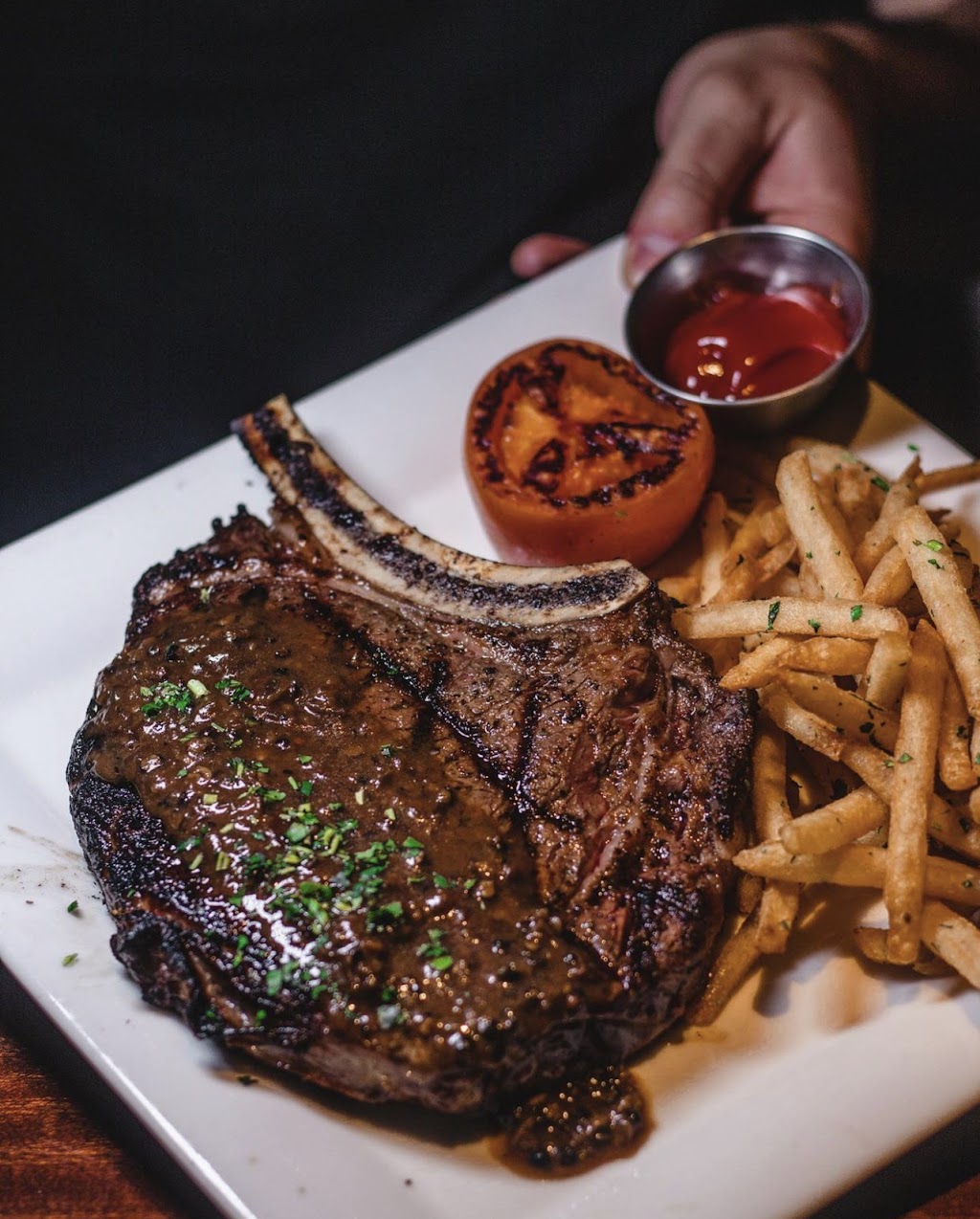 Tavern House Kitchen + Bar | 333 Bayside Dr, Newport Beach, CA 92660, USA | Phone: (949) 673-8464