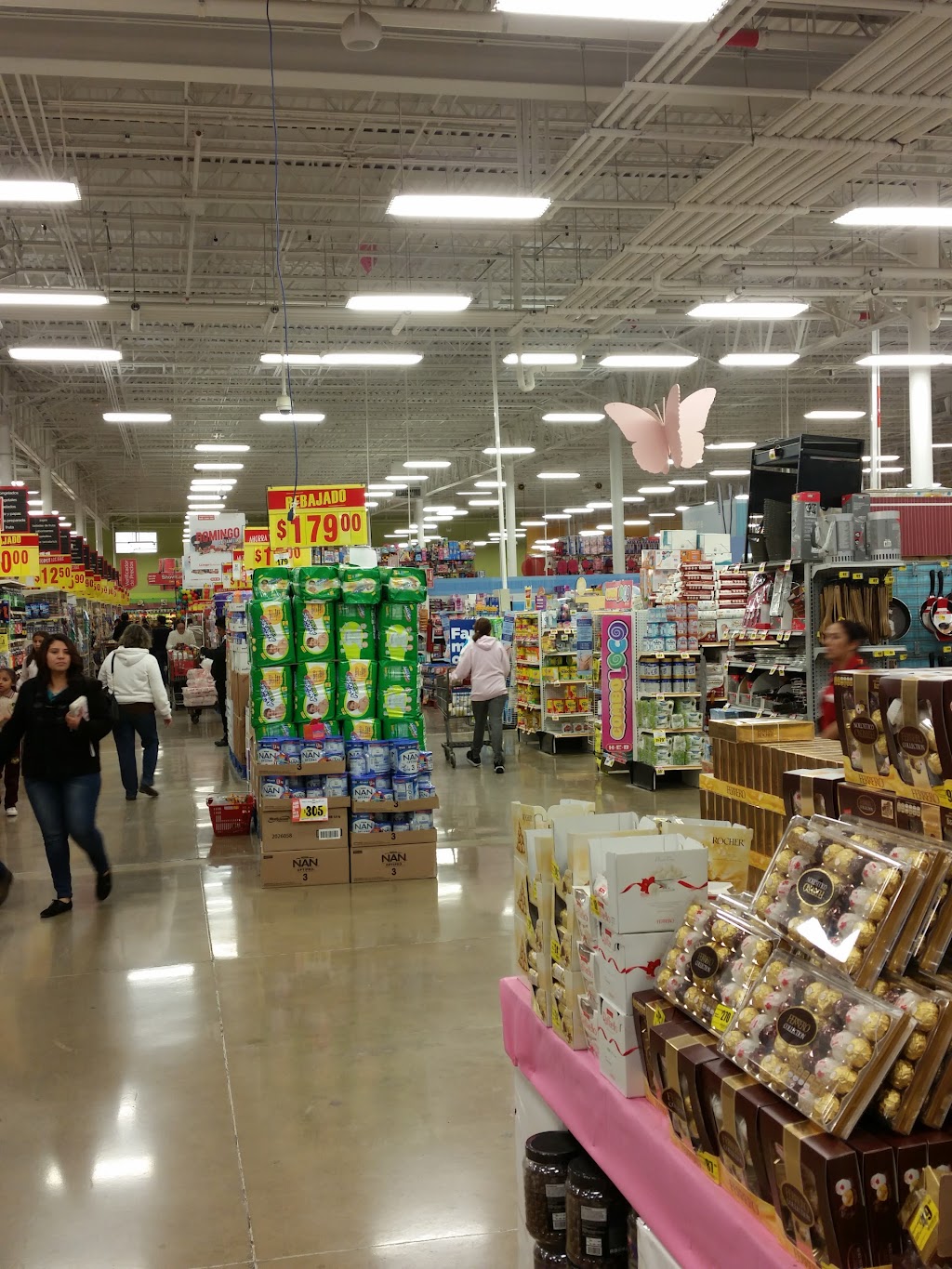 H-E-B Laredo | Av. Reforma 4400, México, 88280 Nuevo Laredo, Tamps., Mexico | Phone: 867 711 5020