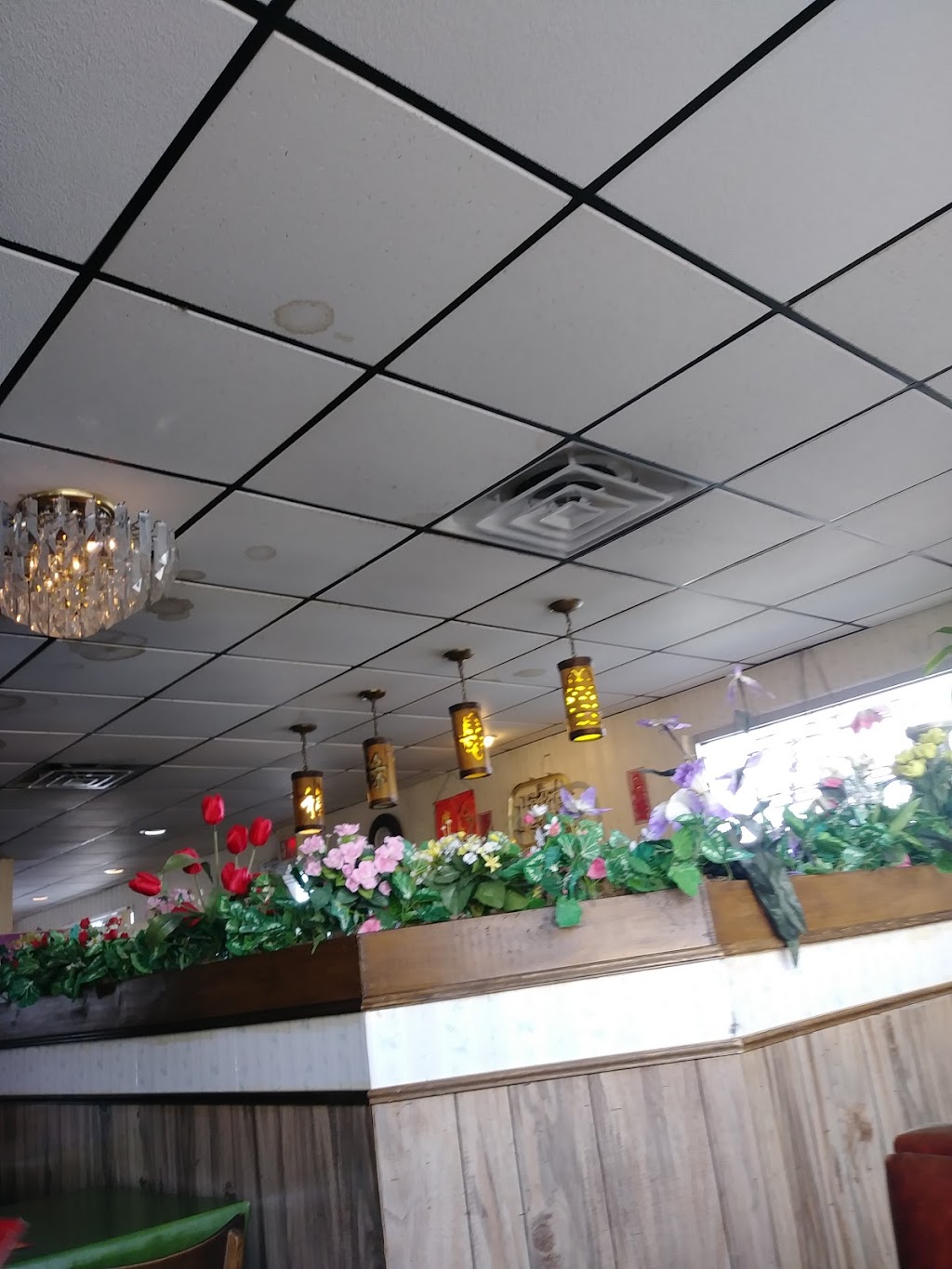 Pine Garden Restaurant | 2519 W 21st St, Lorain, OH 44053, USA | Phone: (440) 282-4220