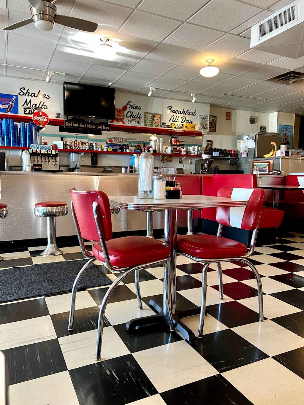 Johnnys Diner | 180 W Streetsboro St # 8, Hudson, OH 44236, USA | Phone: (234) 380-1258