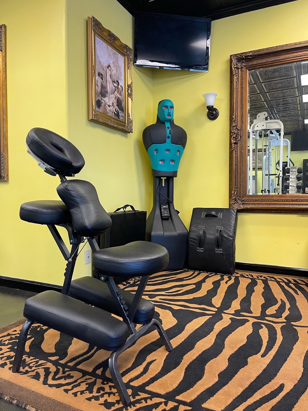 The VIP CLUB Gym | 651 N Sepulveda Blvd Suite 1B, Los Angeles, CA 90049, USA | Phone: (310) 472-5550