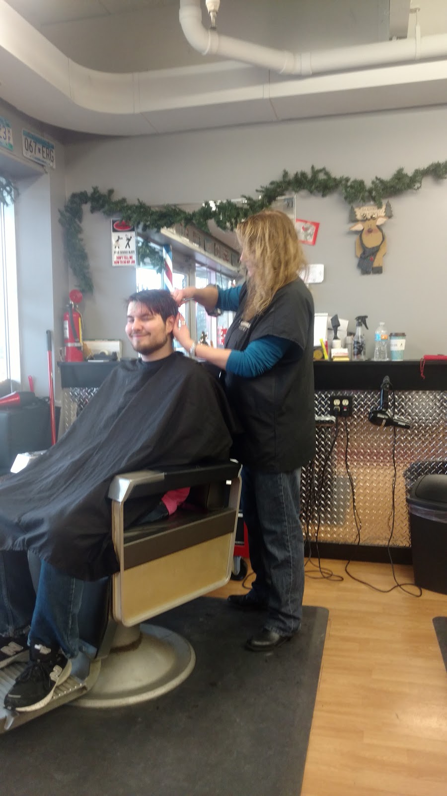 Mapleleaf Barbers, Inc. | 2722 Stillwater Rd E, Maplewood, MN 55119, USA | Phone: (651) 738-9098