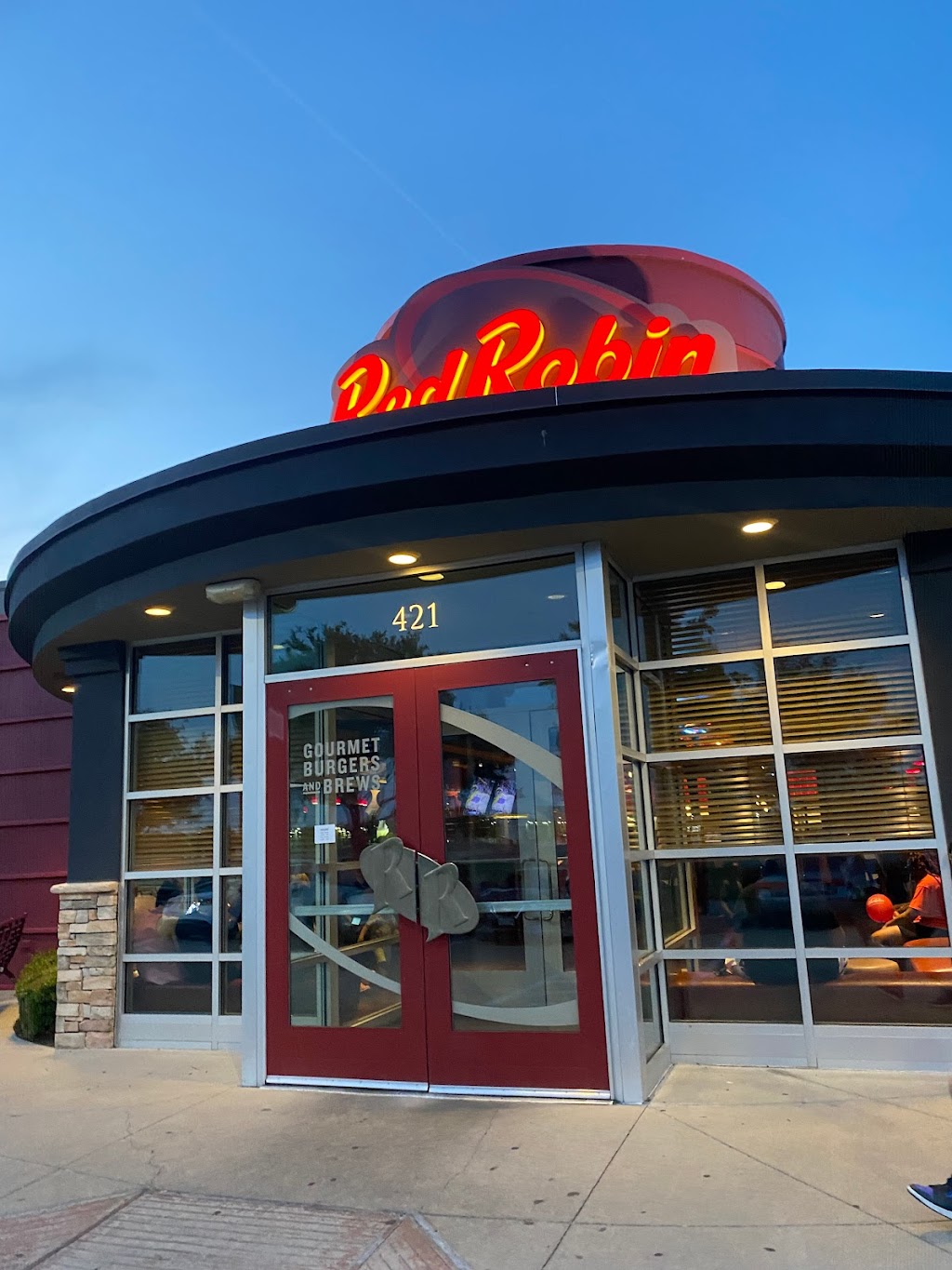 Red Robin Gourmet Burgers and Brews | 421 E Interstate 20, Arlington, TX 76018, USA | Phone: (817) 468-7700