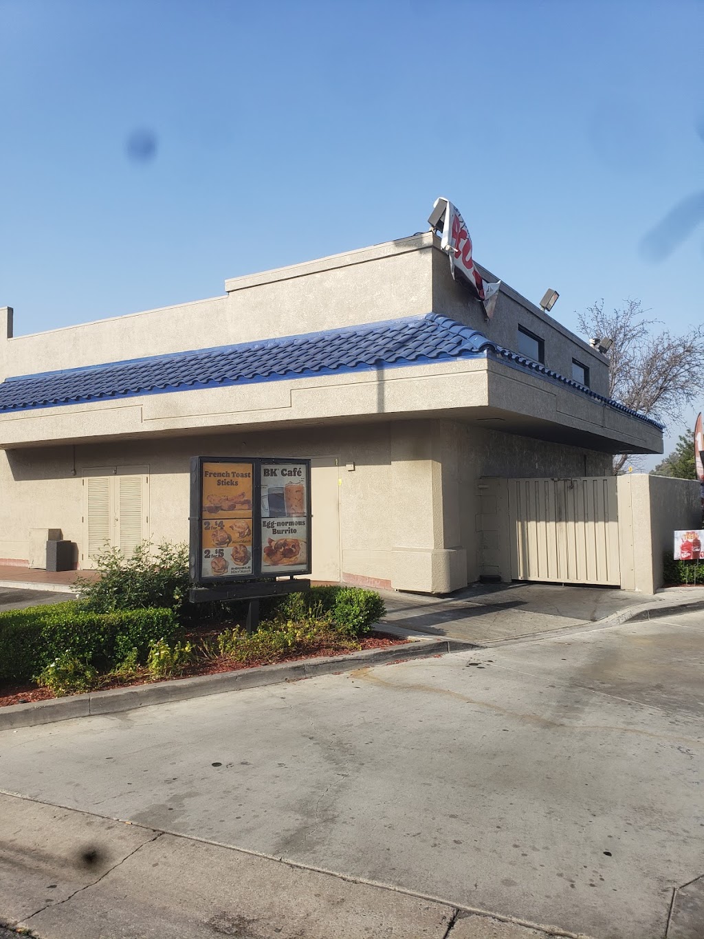 Burger King | 2085 W Holt Ave, Pomona, CA 91768, USA | Phone: (909) 620-7206