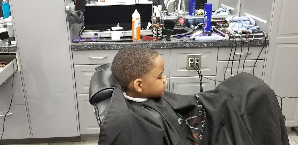 19th Ave & Bell Road Barber Shop | 17220 N 19th Ave Suite 6, Phoenix, AZ 85023, USA | Phone: (602) 942-4825