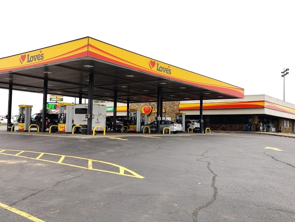 Loves Travel Stop Dog Park | 1090 Cedar Grove Rd, Shepherdsville, KY 40165, USA | Phone: (502) 543-7000