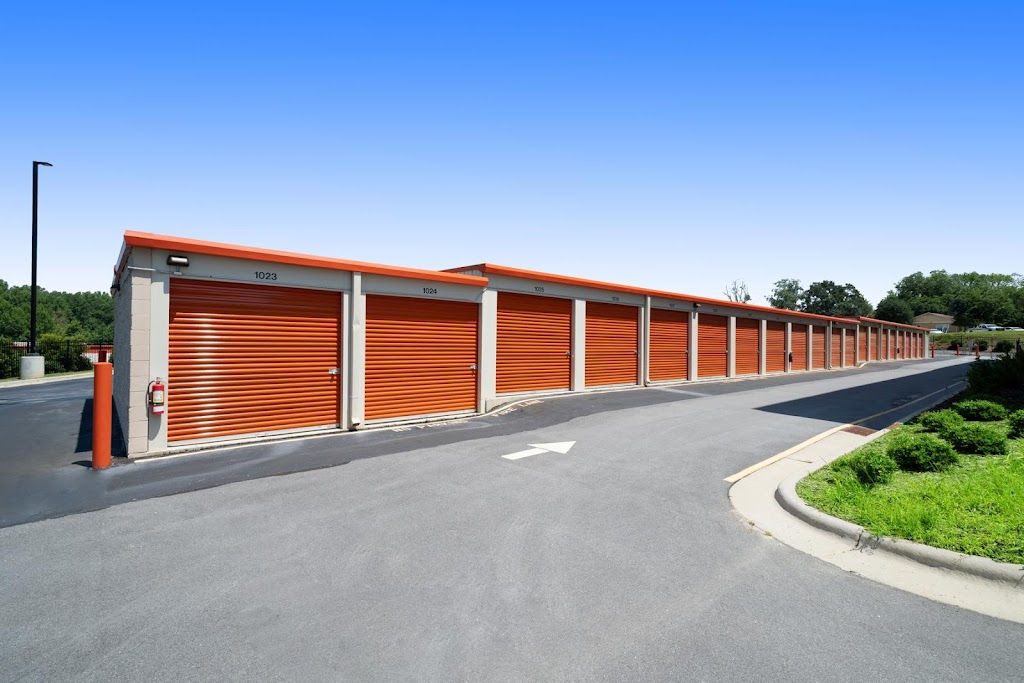 Public Storage | 2881 Broad St, Holly Springs, NC 27540, USA | Phone: (919) 275-1757