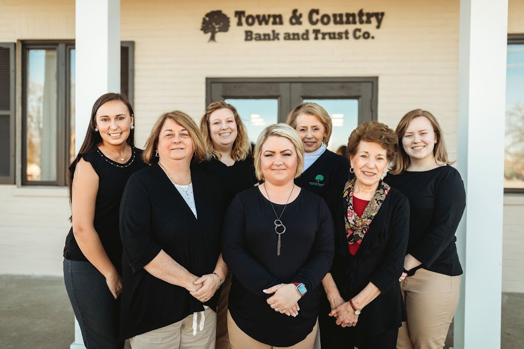 Town & Country Bank and Trust | 1102 Bypass S, Lawrenceburg, KY 40342, USA | Phone: (502) 839-7226