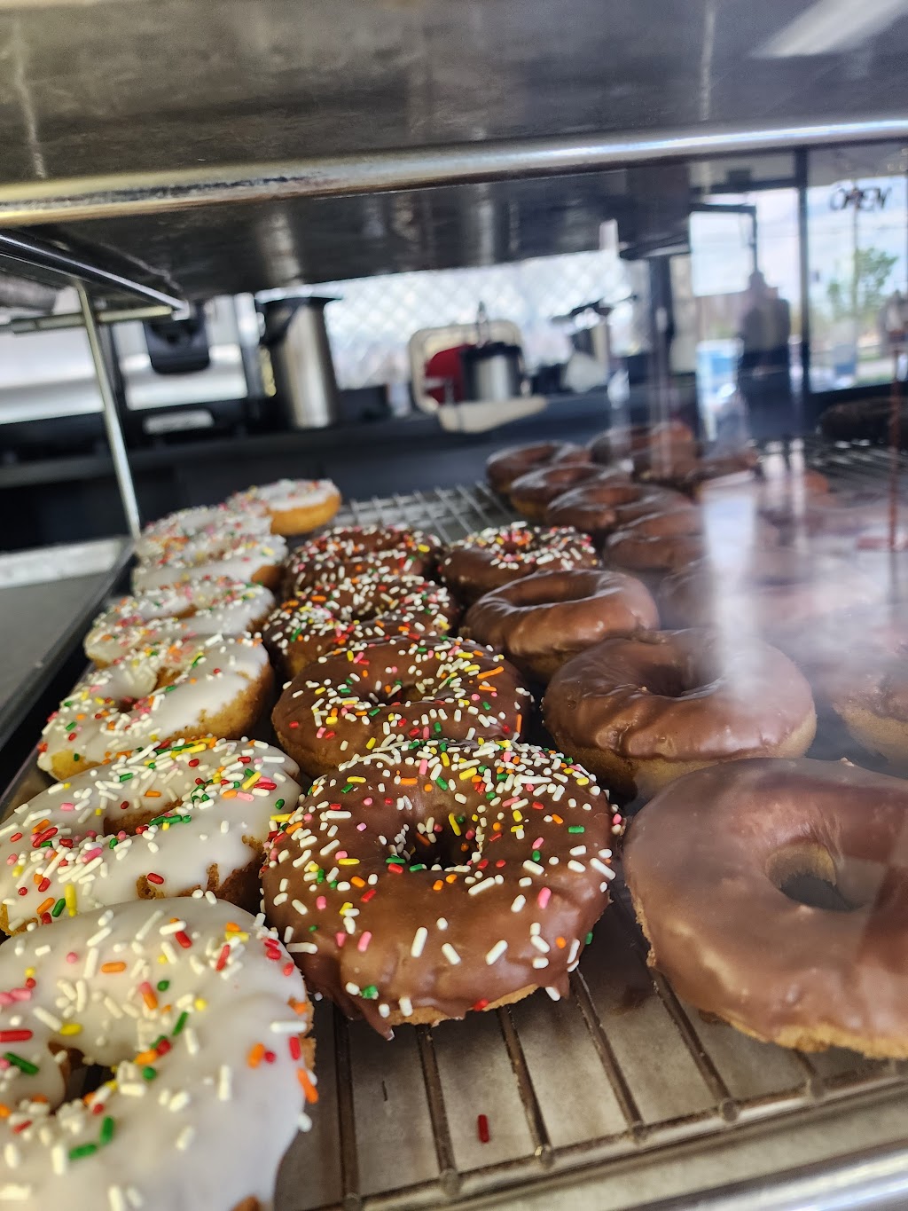 Lee Donuts | 124 Peterson Rd, Libertyville, IL 60048, USA | Phone: (847) 816-7764