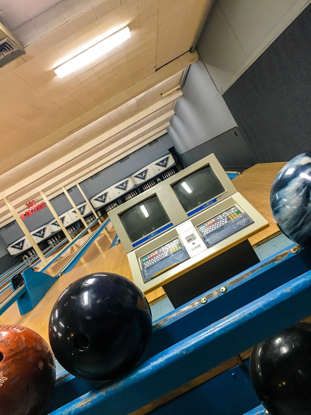 K & L Lanes | 10 Buffalo St, Gowanda, NY 14070, USA | Phone: (716) 532-9791