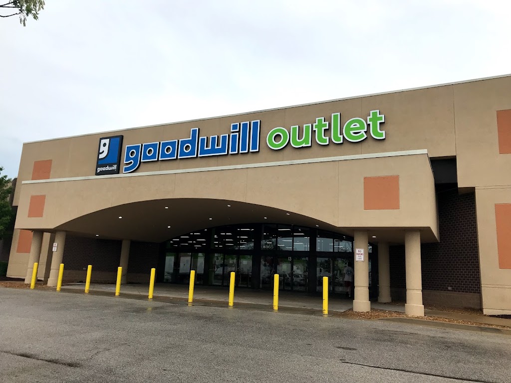 Goodwill Outlet Center Bridgeton | 5665 St Louis Mls Cir, Bridgeton, MO 63044, USA | Phone: (314) 801-8251