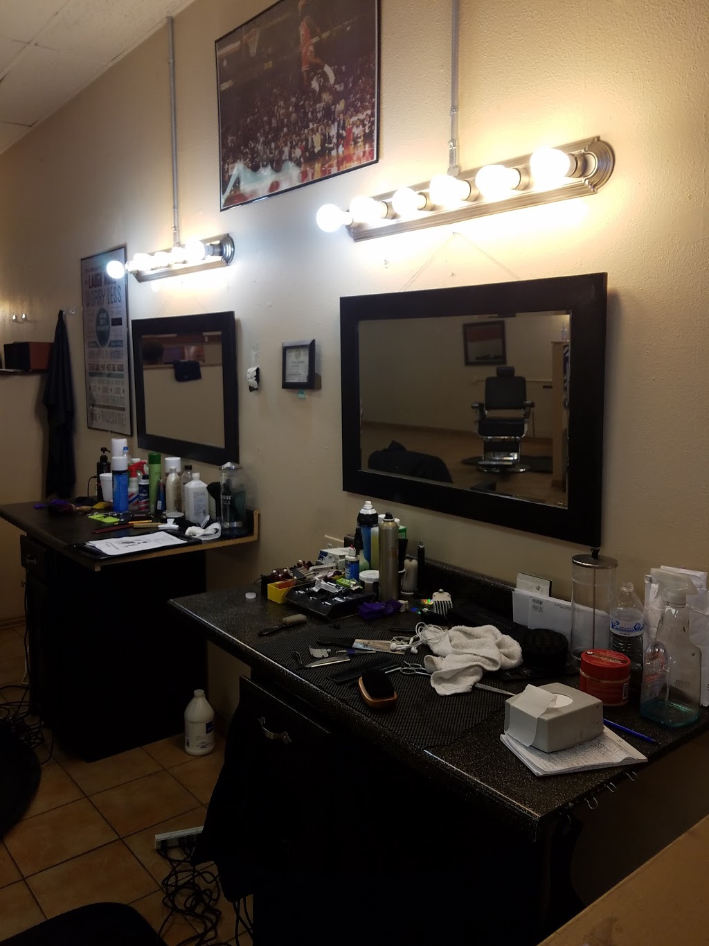 601 Barbershop and Salon | 236 W Bedford Euless Rd #4043, Hurst, TX 76053, USA | Phone: (817) 510-6682