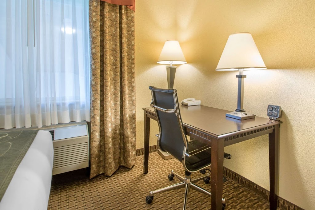 Comfort Suites Wisconsin Dells Area | North, 5780 Kinney Rd, Portage, WI 53901 | Phone: (608) 745-4717