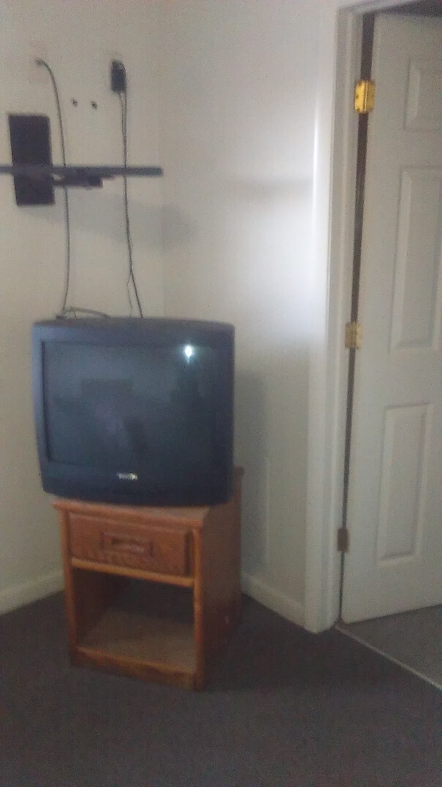 Motel Seven | 15390 S Dixie Hwy, Monroe, MI 48161, USA | Phone: (734) 384-1100