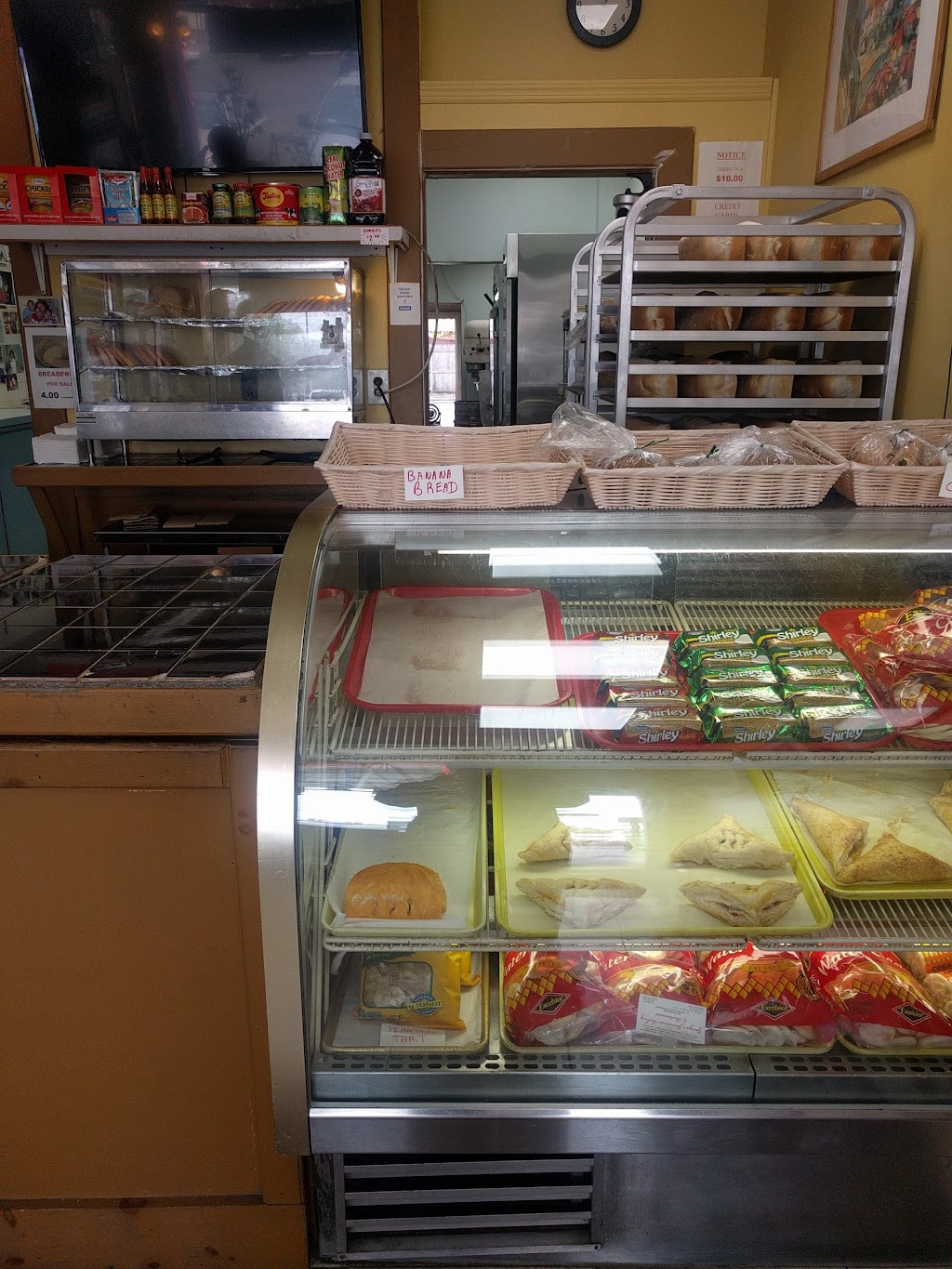 Georges Jamaican Bakery | 1175 Grand Ave, Baldwin, NY 11510, USA | Phone: (516) 489-8611