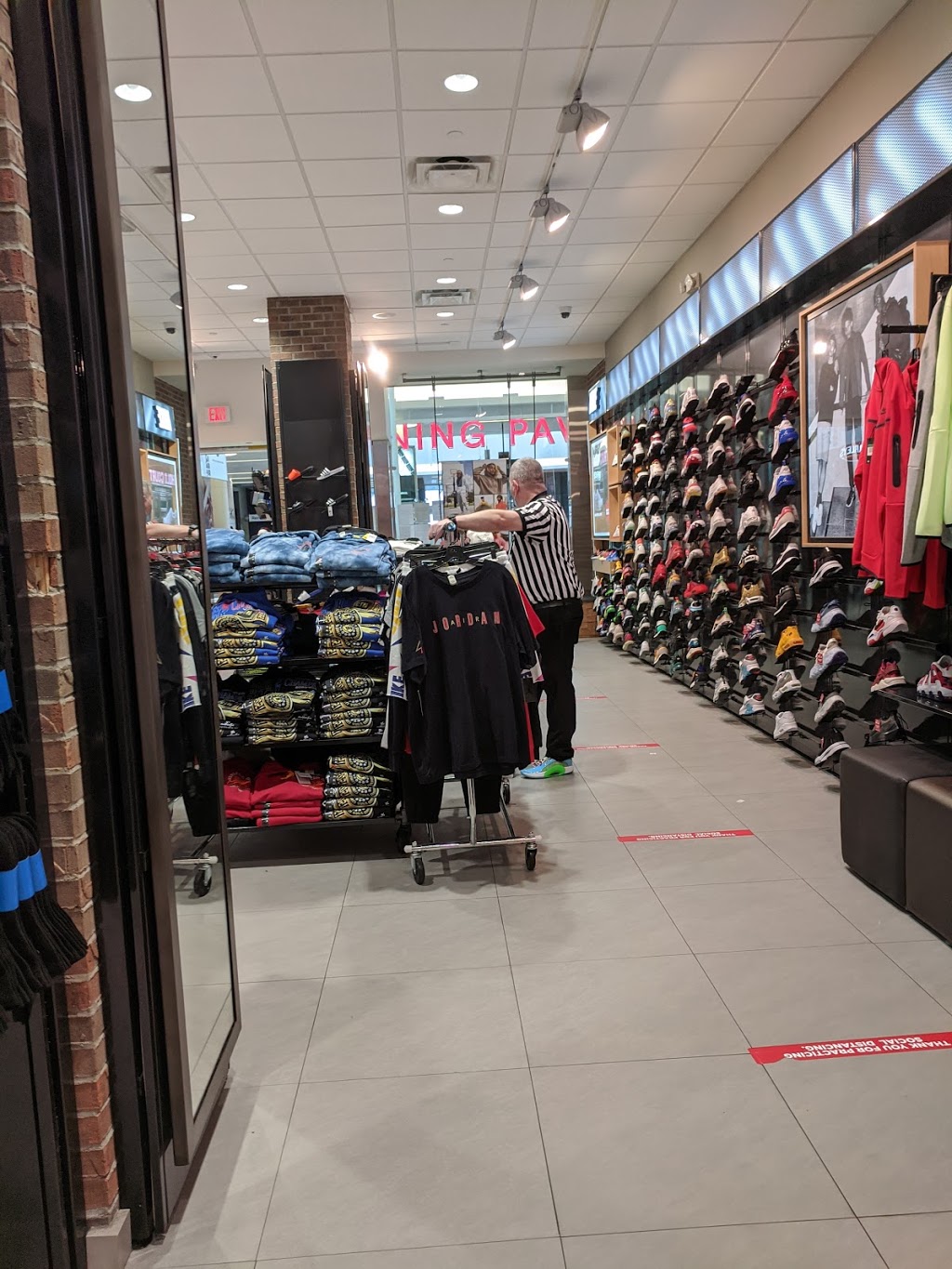 Foot Locker | 210 Andover Street Space W108b, Peabody, MA 01960, USA | Phone: (978) 977-0254