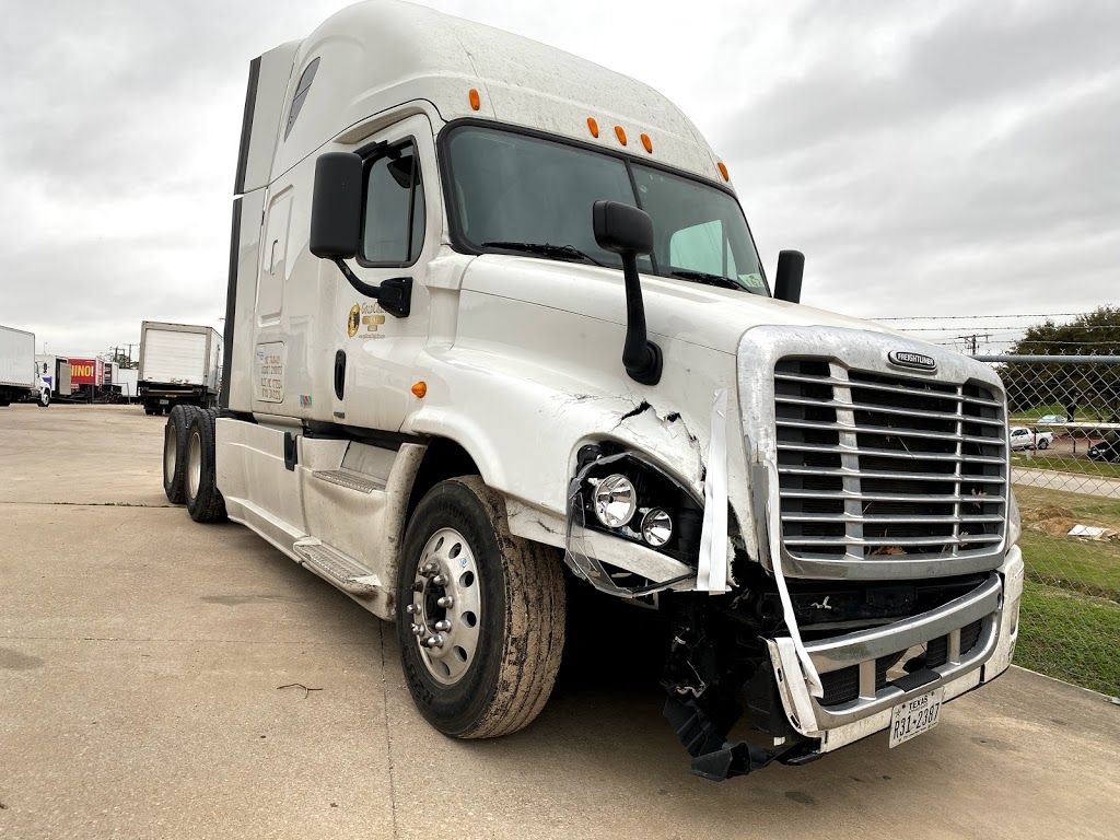 IP Truck - Body Shop | 4400 Marsalis St, Fort Worth, TX 76117, USA | Phone: (817) 546-7579