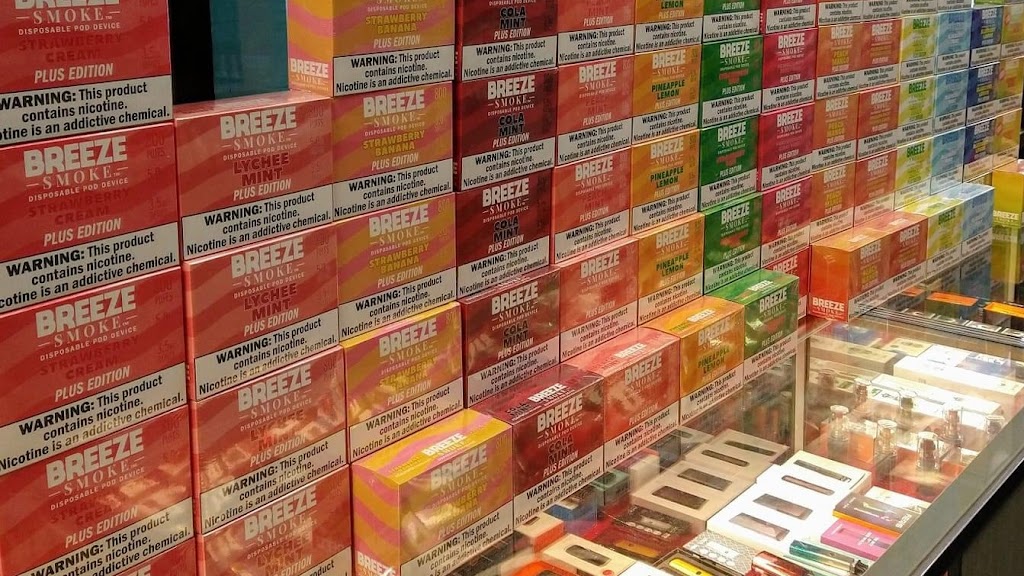 Vaporworld & CBD 4 Real NewTowne SQ | 236 New Towne Square Dr, Toledo, OH 43612, USA | Phone: (419) 478-7777