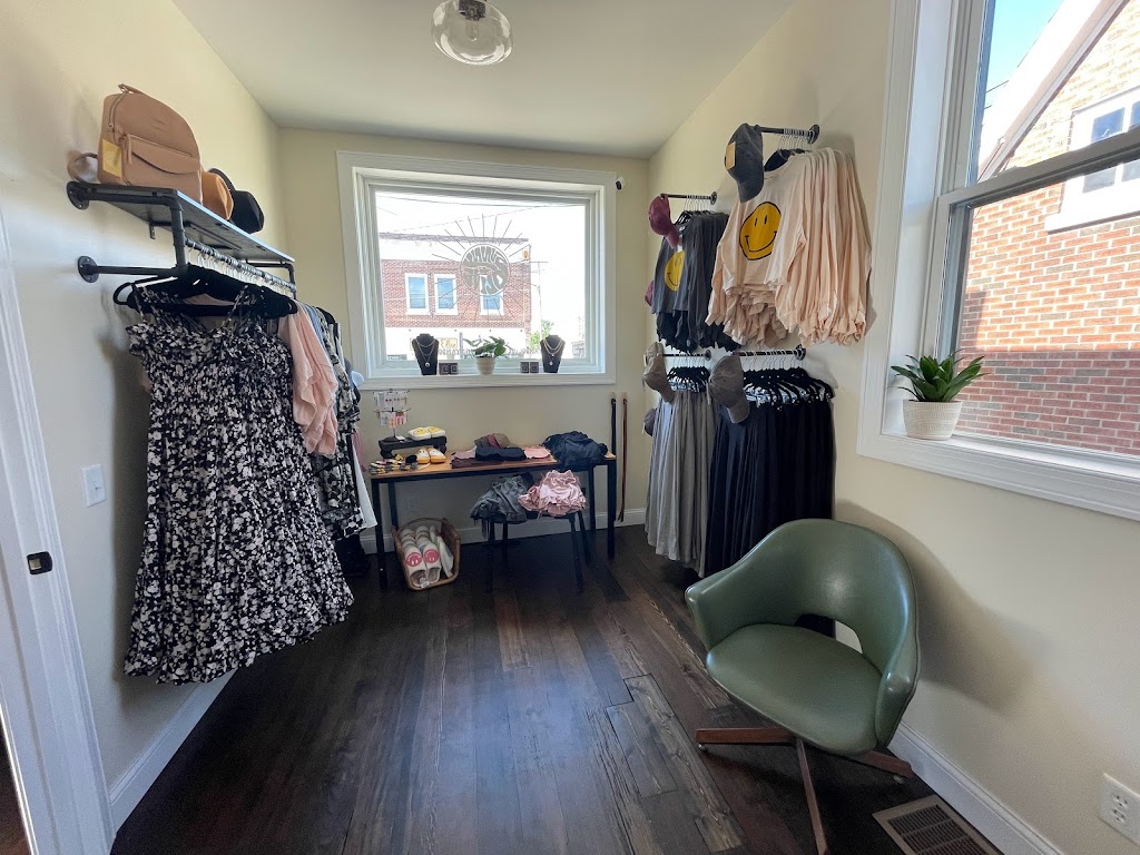 Sunny + Olive Clothing Co | 649 College St, Milton, WI 53563, USA | Phone: (608) 580-0198