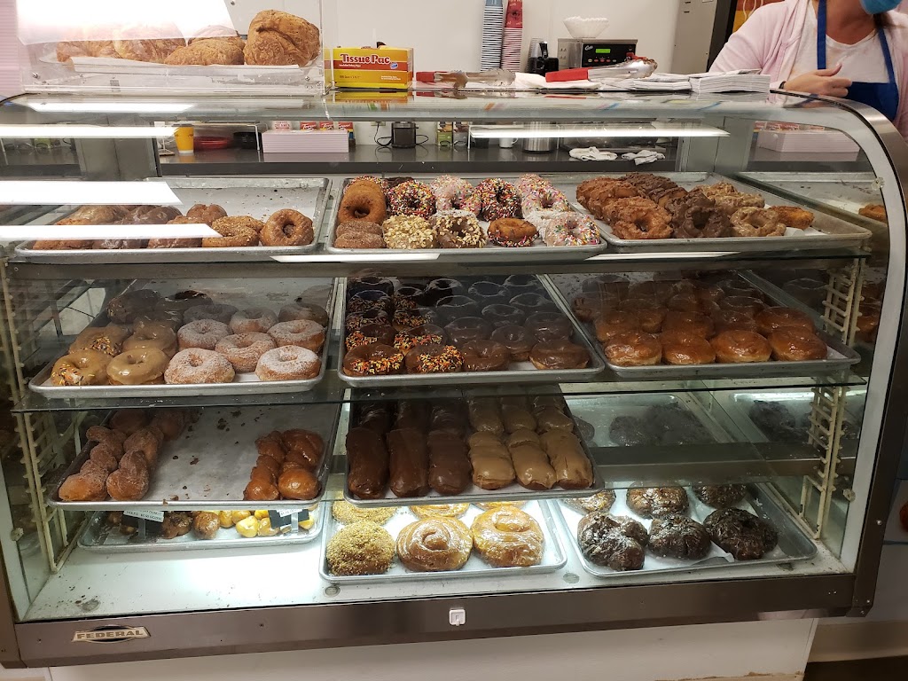 Daily Donuts | 2074 Columbus Pkwy, Benicia, CA 94510, USA | Phone: (707) 297-6101