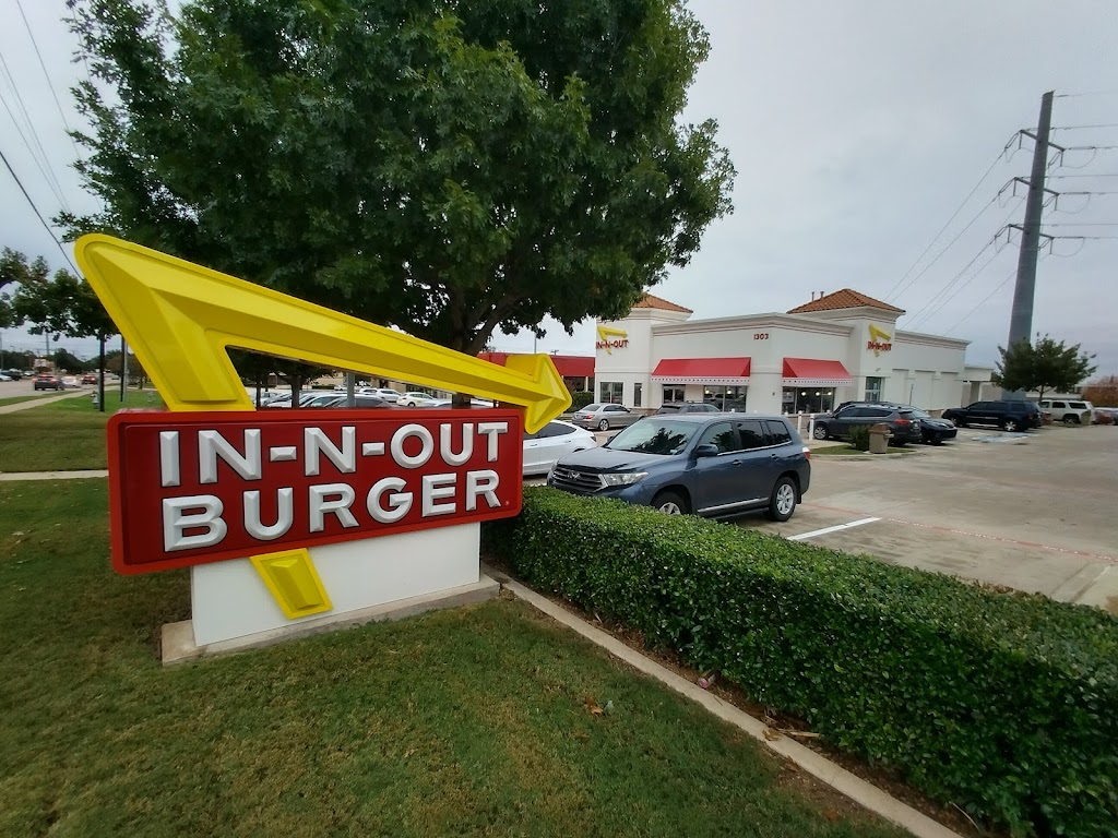 In-N-Out Burger | 1303 William D Tate Ave, Grapevine, TX 76051, USA | Phone: (800) 786-1000