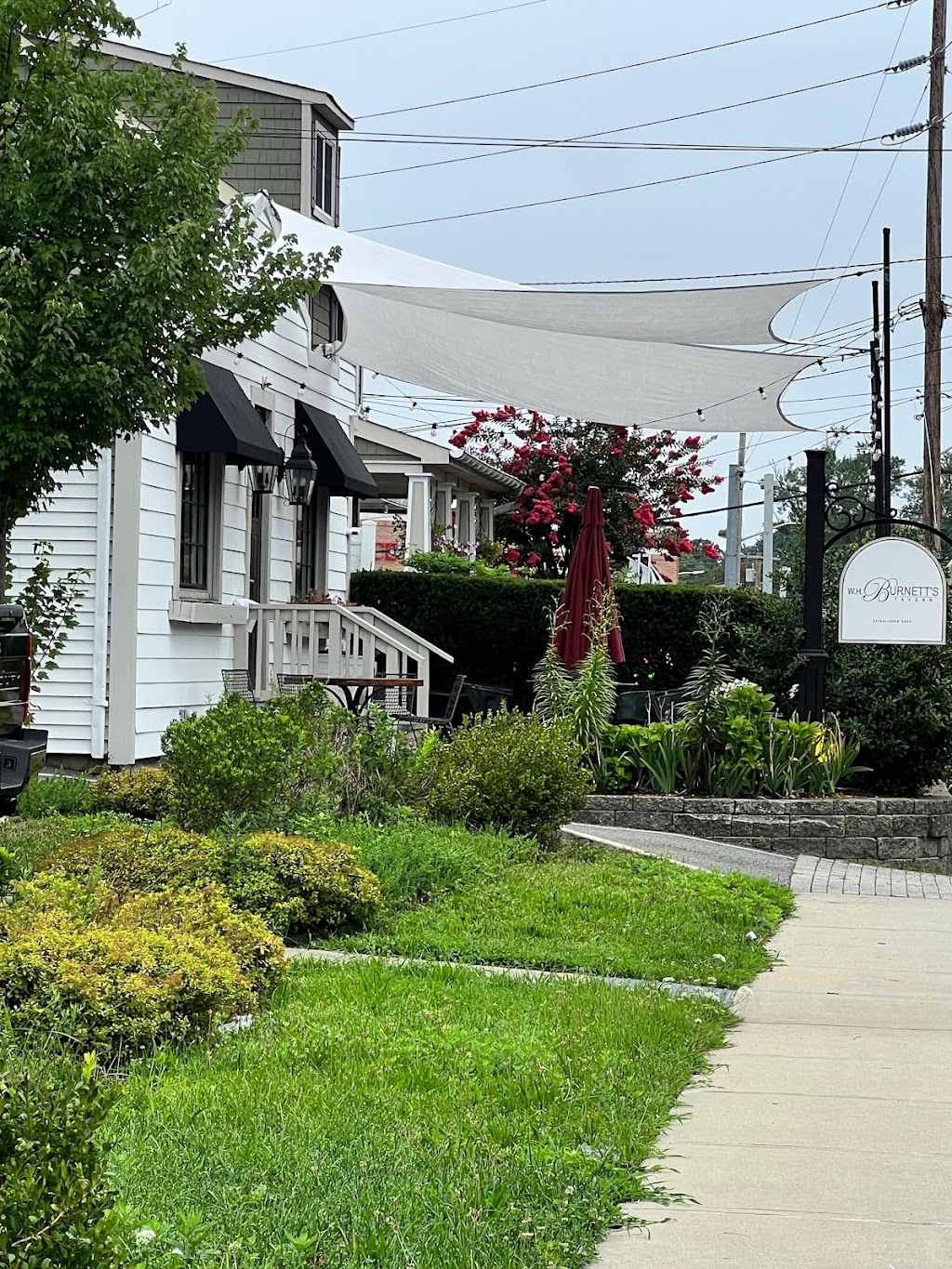 W.H. Burnetts Tavern | 22 Pine Hollow Rd, Oyster Bay, NY 11771, USA | Phone: (516) 226-1290