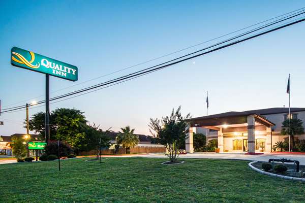 Quality Inn University near Downtown | 1611 N Interstate 35, San Marcos, TX 78666, USA | Phone: (512) 396-5665