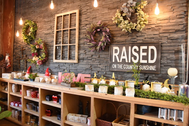 Rainbow Floral | 541 Water St, Prairie du Sac, WI 53578, USA | Phone: (608) 643-2223