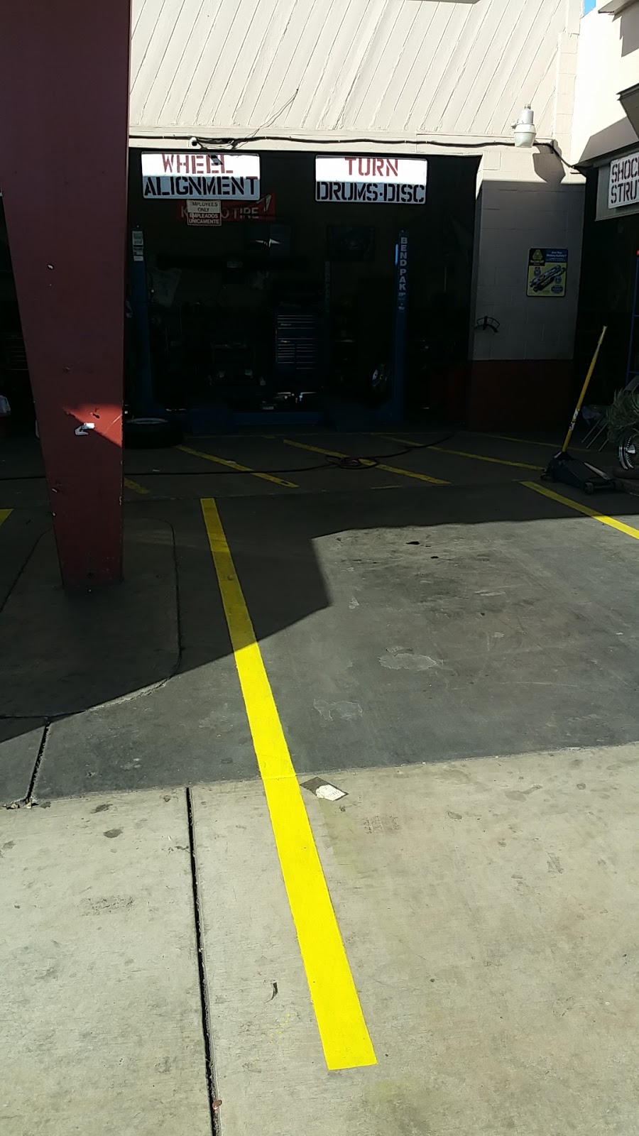 New Way Tire & Auto | 3861 E Imperial Hwy, Lynwood, CA 90262 | Phone: (310) 638-3301