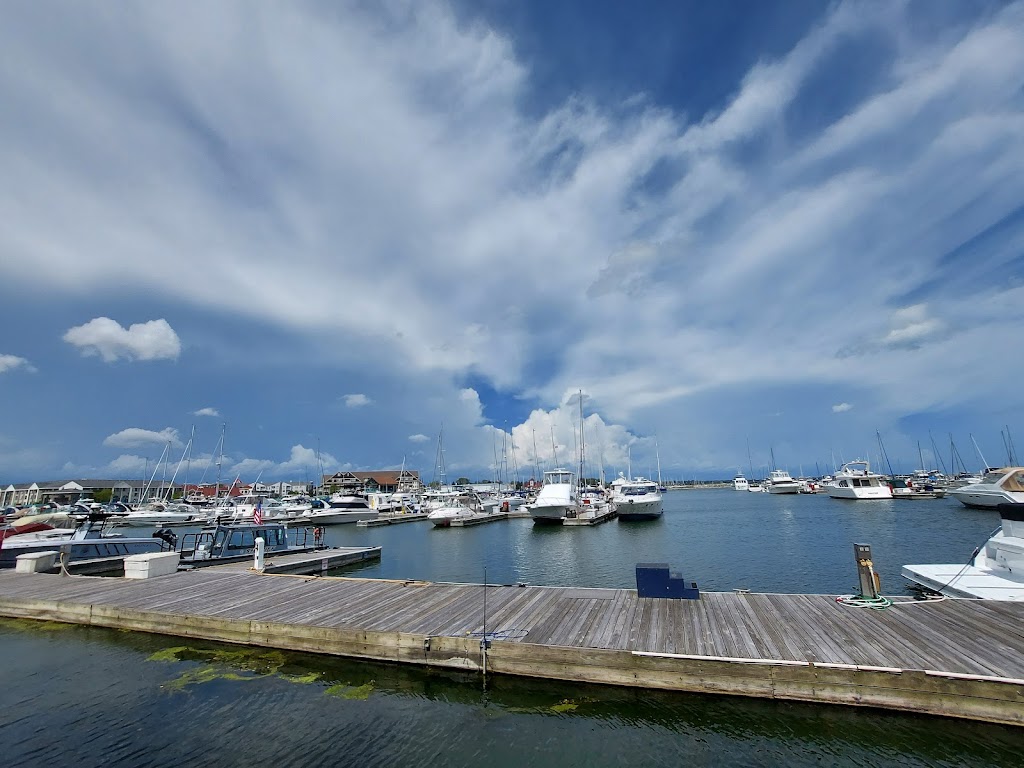 Reefpoint Marina | 2 Christopher Columbus Causeway, Racine, WI 53403, USA | Phone: (262) 633-7171