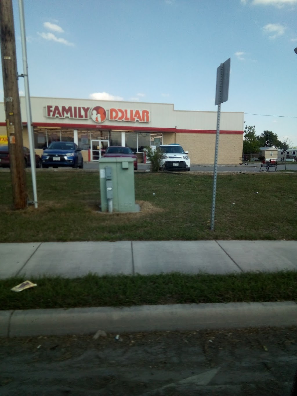 Family Dollar | 1802 S Zarzamora St, San Antonio, TX 78207, USA | Phone: (210) 507-1001