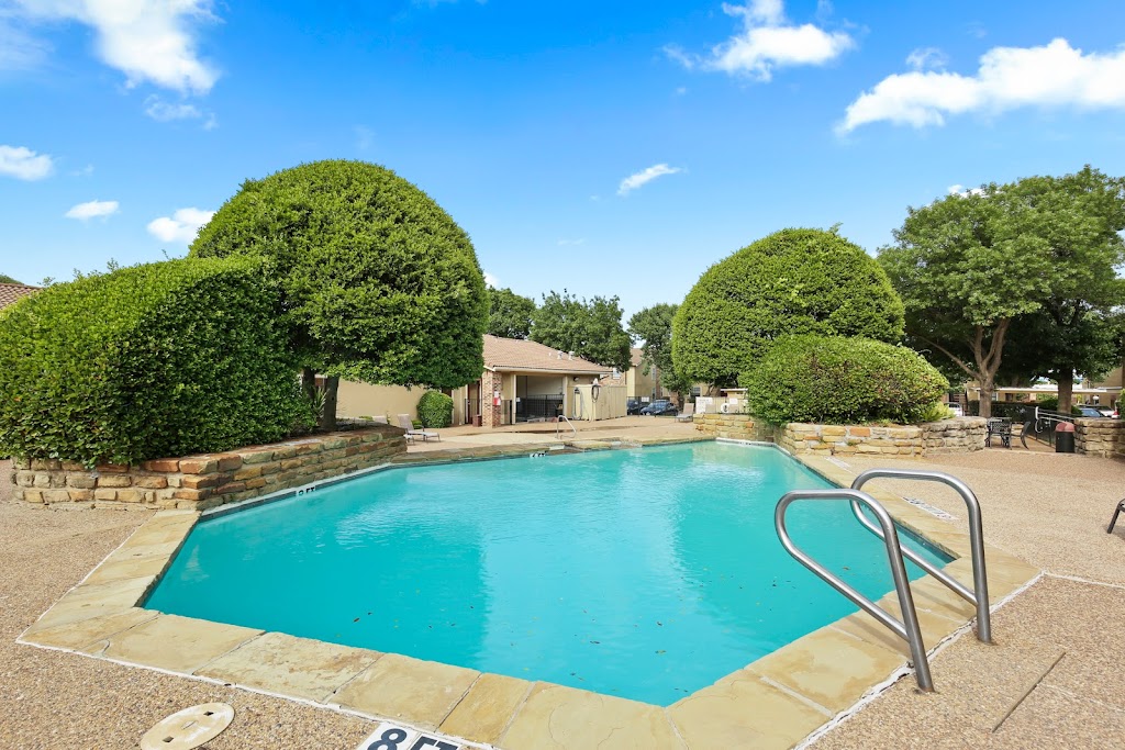 MacArthur Park Apartments | 812 Kinwest Pkwy, Irving, TX 75063, USA | Phone: (469) 209-7756