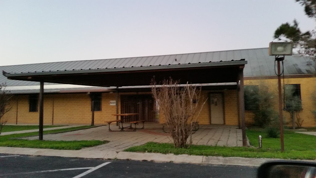 First United Methodist Church Devine | 212 W Benton Ave, Devine, TX 78016 | Phone: (830) 663-3185